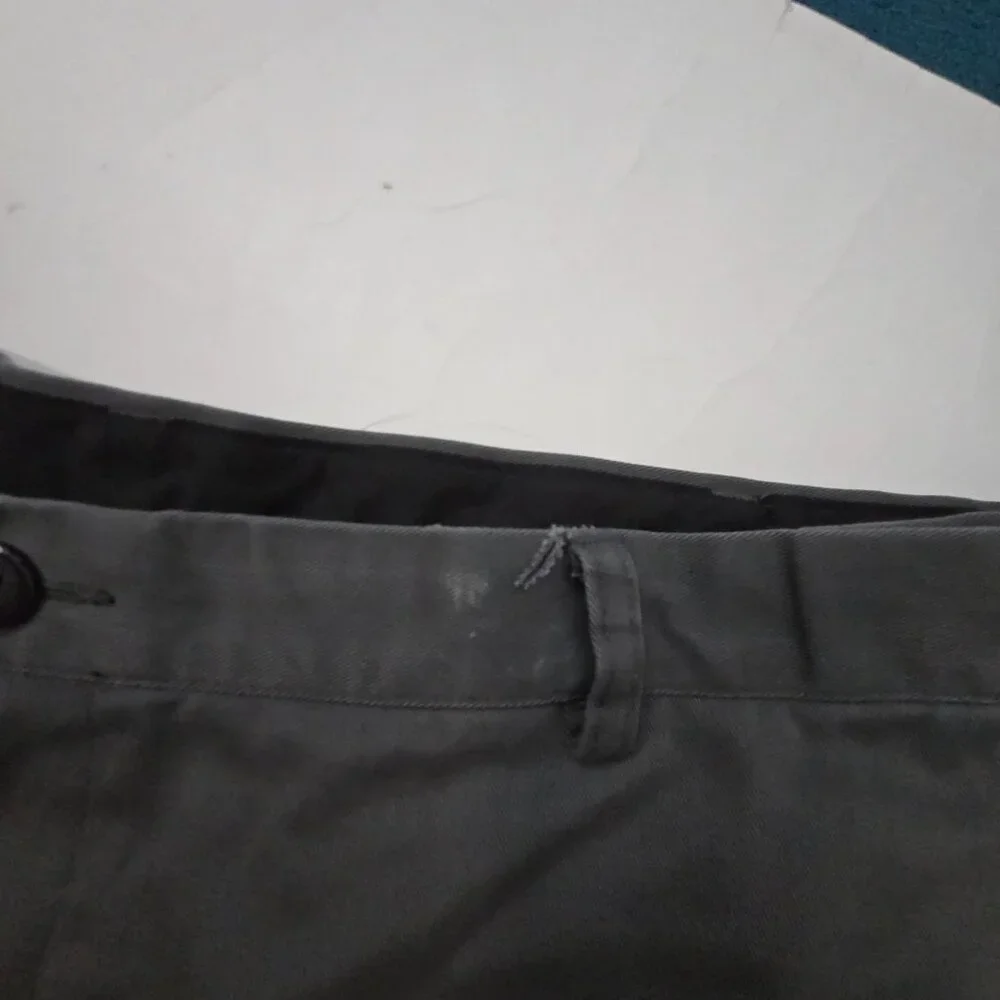 L.L. Bean Men's Size 44 Wrinkle-Free Double L Chino Comfort Shorts Charcoal Gray